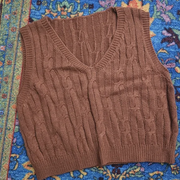 🌈 NWOT Set of Two V Neck Cable Knit Sweater Vest Khali Rust Cropped - Picture 5 of 6